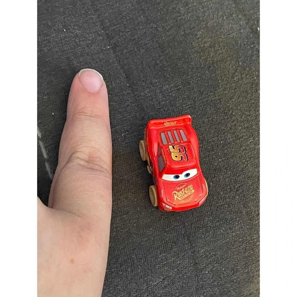 Disney Pixar Cars  Mini Racer Dirt Track Lightning  McQueen